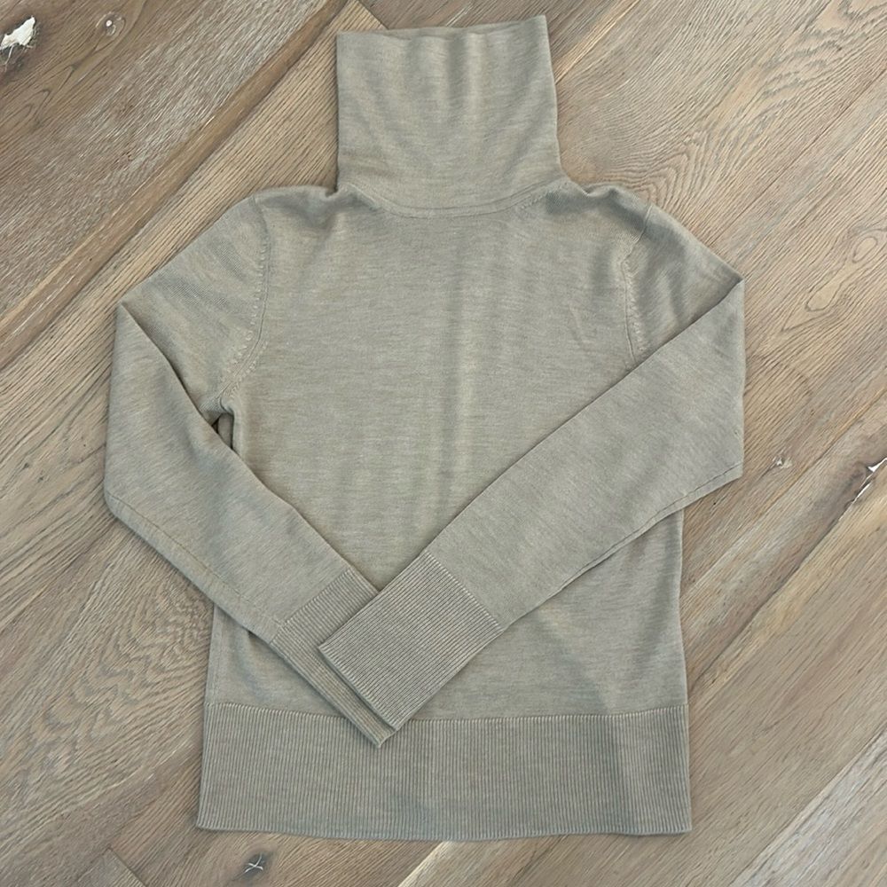 Adrienne Vittadini 70% Cashmere Cream Turtleneck Sweater (S)